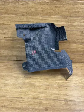 420825646J AUDI Right Upper Shield Guard R8 Spyder
