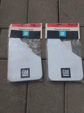 999035 CHEVROLET Set Nos Splash Guards Mud Flaps Gm