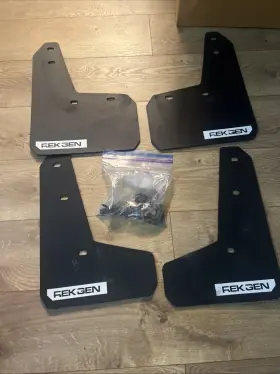 1722673 FORD Mudflaps Focus