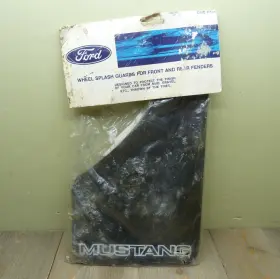 E3ZZ16A550A FORD Fox Mud Splash Guard Set Nos Mustang