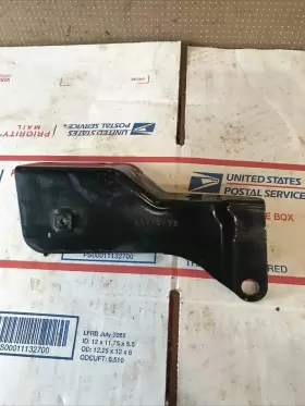 15705122 GM Wheelhouse Panel Bracket 1500 Chevy Gmc Cadillac