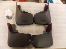 19170499 GM Mud Guard Chev Equinox