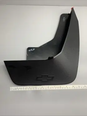 84938120 GM Rh Rear Mud Guard Tahoe