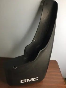 88959493 GM Soerra Right Front Mud Splash Guard Yukon 88959493 GM Soerra Right Front Mud Splash Guard Yukon