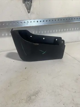 84574878 GM OEM Rear Tire Right Forward Splash Guard 2500