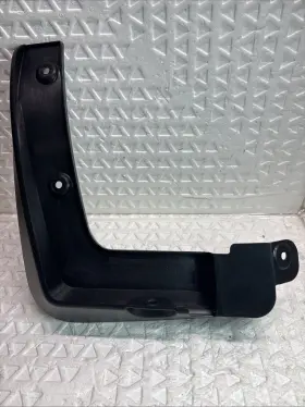 B8F46AC500 HYUNDAI Mud Guard Front Left Driver Kit