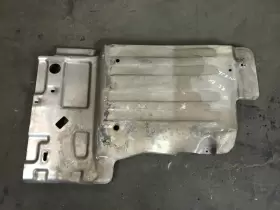 AW93113B44AD JAGUAR Xjl Right Engine Splash Guard Body Plate