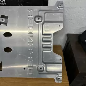 LR141823 LAND ROVER Rear Transmission Skid Plate Guard #2