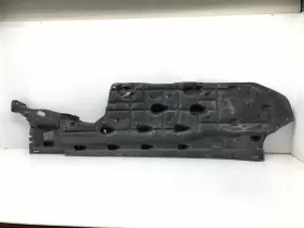 670032422 MASERATI Levante Right Passenger Underbody Splash #3