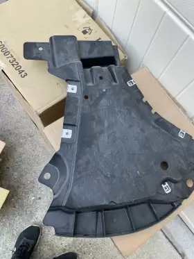 A-2225201000 MERCEDES Front Rh Outer Cover Shield Splash 560S #2