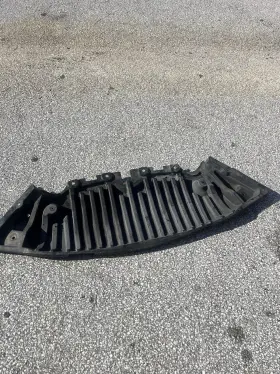 9606509 MERCEDES Benz Front Engine Splash Shield C300 C250