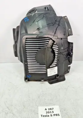 1020467-00-E TESLA Front Left Driver Louvre Fender Liner