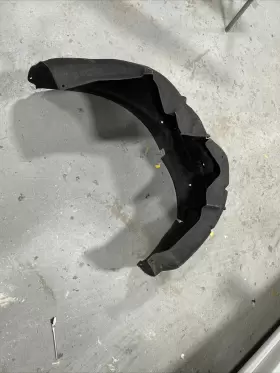1081586-00-C TESLA Rear Right Quarter Panel Splash Guard M3