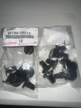 90189-06013 TOYOTA Fender Liner Grommet Set Tundra Corolla