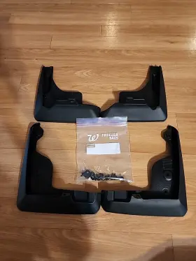 PK389-12L00-TP TOYOTA Mud Guard Corolla
