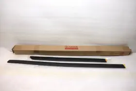PT938-02140 TOYOTA Body Molding Right Front Rear Corolla