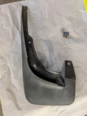 1J0075111 VOLKSWAGEN Front Left Votex Mud Flap MK4 Vw