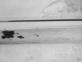 39792172 VOLVO Driver Skirt Rocker Molding Scuffs Residue S90 #2