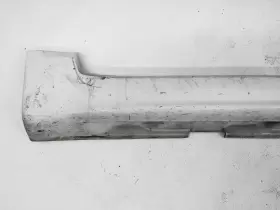 39873043 VOLVO Driver Lower Skirt Rocker Molding Scratches #2
